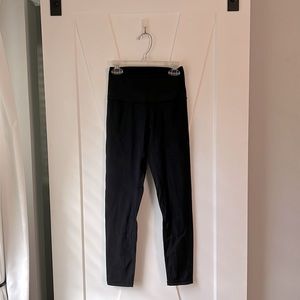 Born primitive go to women’s leggings size small